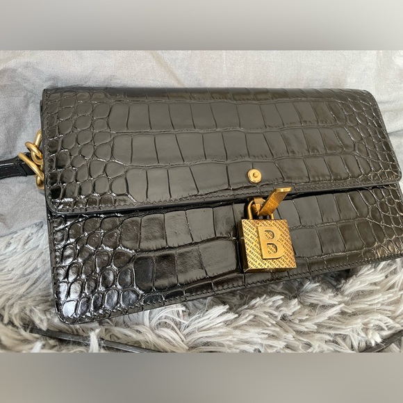 BALENCIAGA Medium Lock Shoulder Bag - Picture 5 of 16